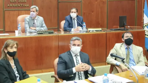 Funcionarios de Hacienda presentan el presupuesto 2022 en la Legislatura