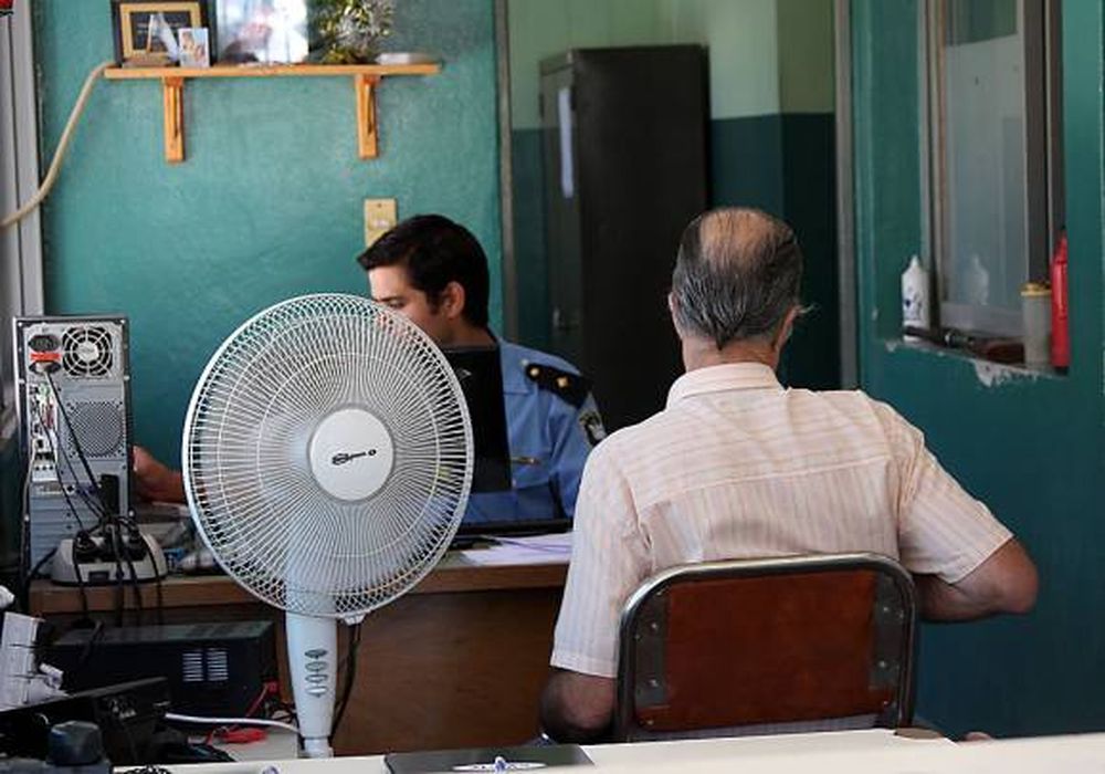 Iba a casa con $28.000 y a punta de arma se los roban