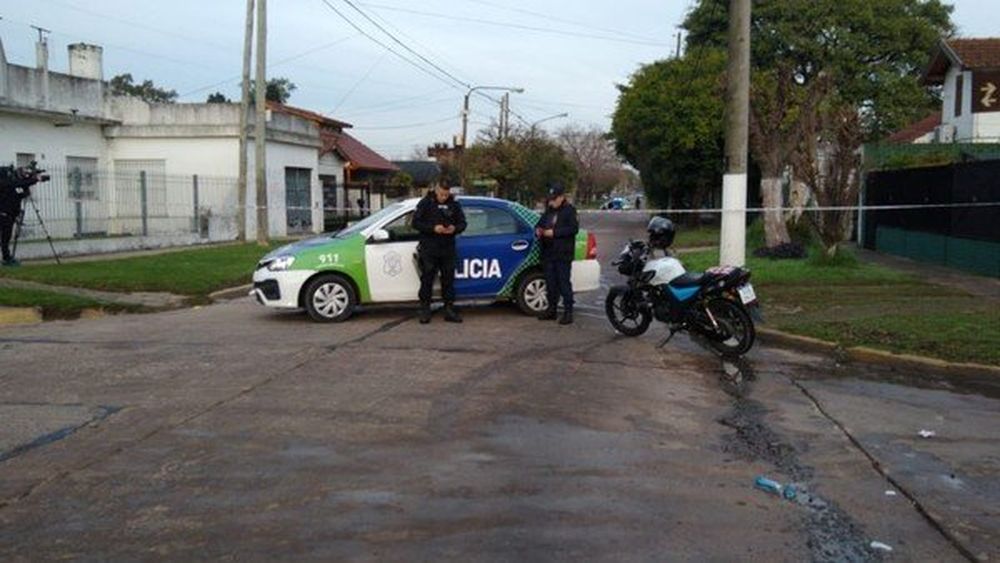Un policía mató a un ladrón que lo baleó a él y a un amigo durante un asalto y tiroteo