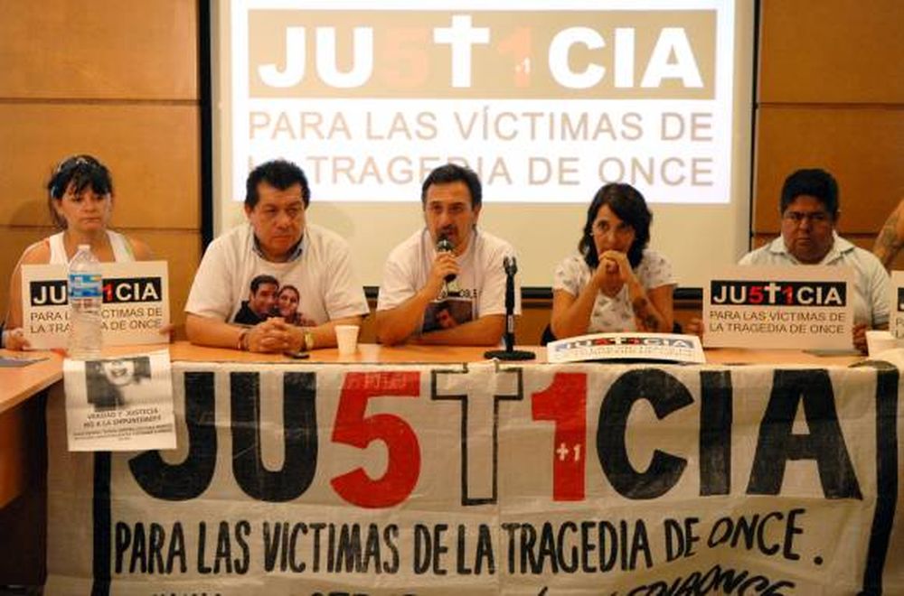 Con reproches, anunciaron  actos por la tragedia en Once