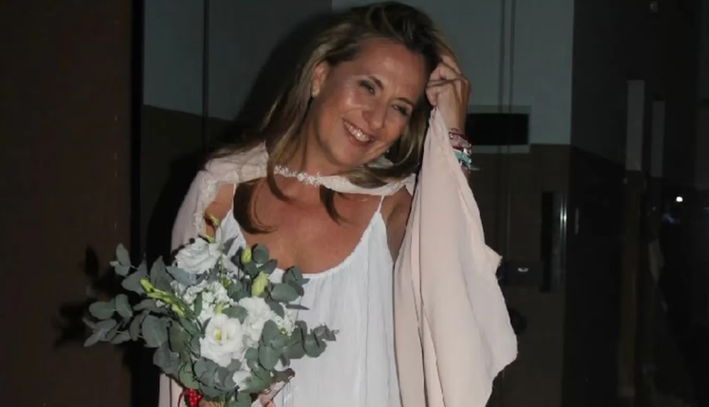 Insólito: estuvo en pareja, se separó y a los 49 años se casó con ella misma: “Me amo”