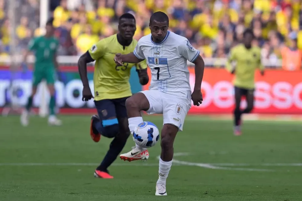 El Uruguay de Bielsa dejó el invicto en Quito, al perder 2 a 1 con Ecuador