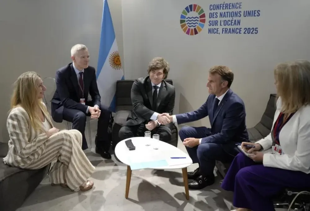 BUENAS MIGAS. Fue el tercer encuentro entre Javier Milei y Emmanuel Macron luego que el presidente de Francia visitara por segunda ve Argentina el 17 de noviembre pasado.