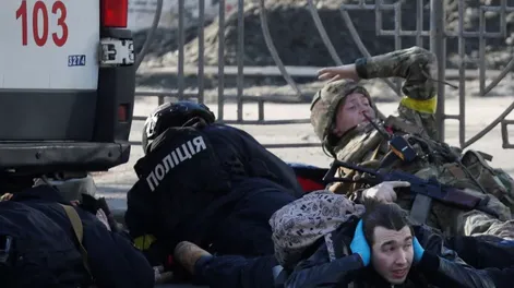 Ucrania asegura que “mantiene el control” de Kiev, mientras varios países le envían armas