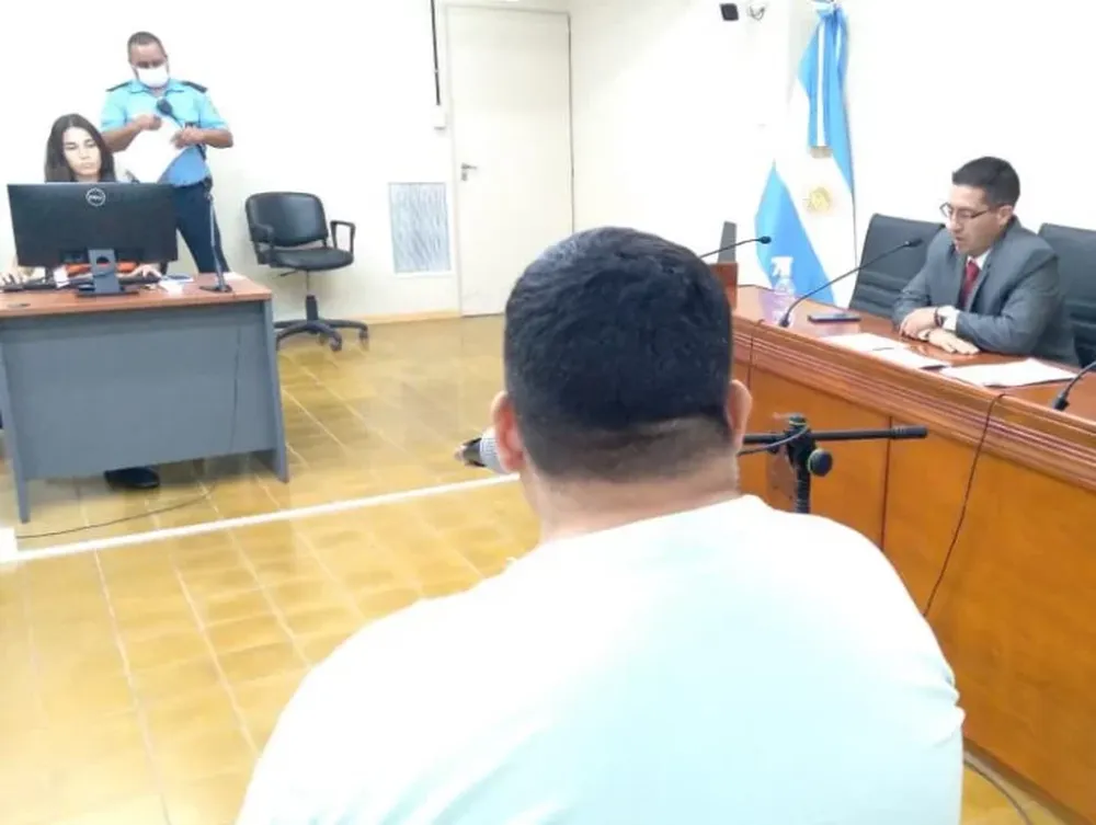 Anulan el fallo que condenó a un policía por haber abusado de su propia sobrina