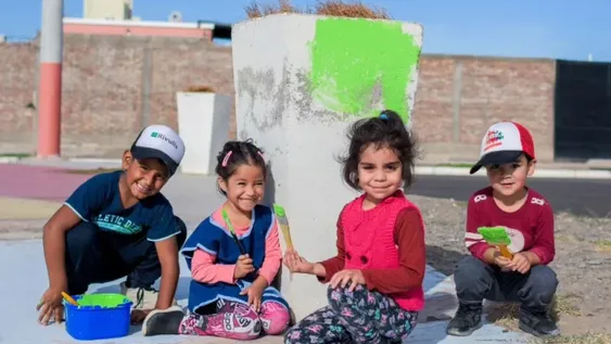 Los vecinos combinaron arte y servicio comunitario para hermosear su barrio