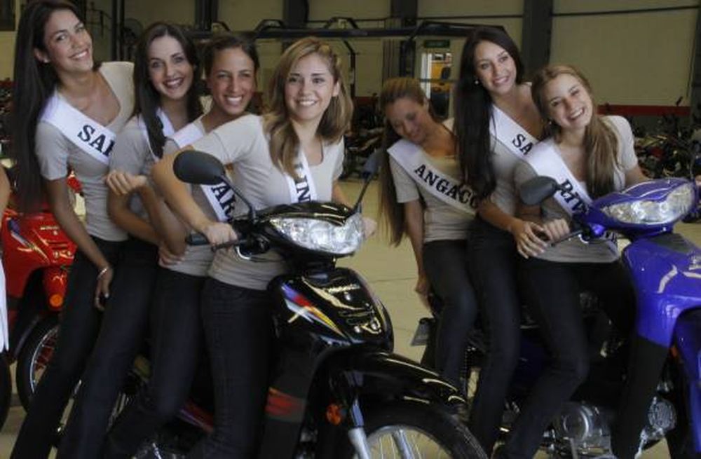 Las candidatas y una entrada  metalera en Harley Davidson