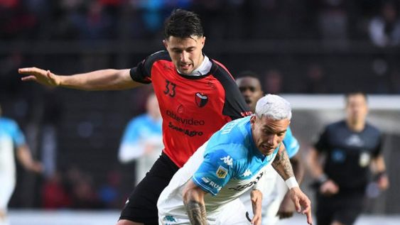 Racing ganó en Colón y sigue soñando