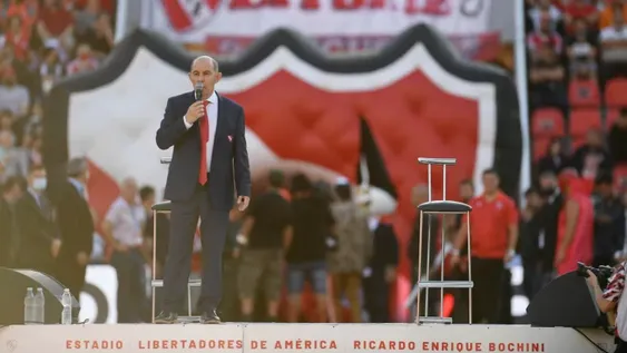 El estadio del Rojo agregó a su nombre el del máximo ídolo de la institución.