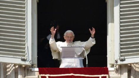 Benedicto XVI dio su último rezo dominical como Papa