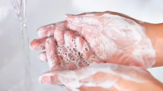 Descubren que el coronavirus permanece activo en la piel durante 9 horas