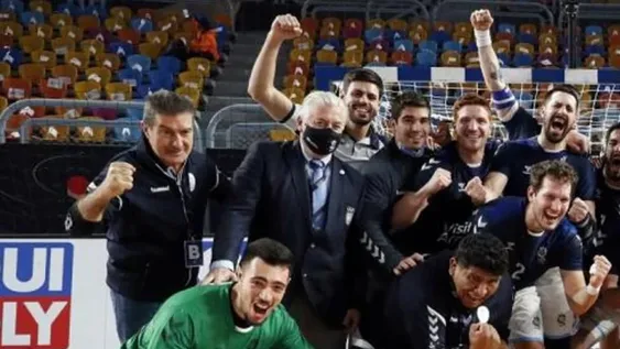 Los Gladiadores seguirán con Cadenas como DT