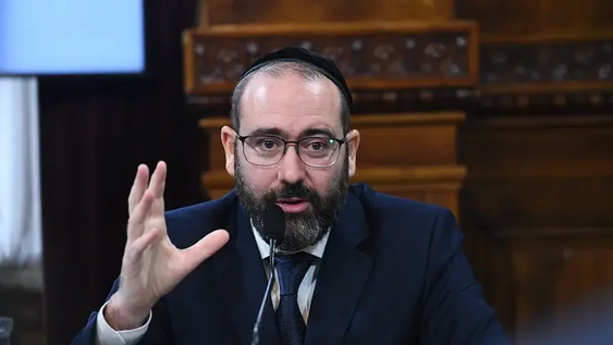 Axel Wahnish, embajador argentino en Israel confirmó que hay 200 turistas argentinos varados tras el cierre del cielo por riesgo de sufrir ataques iraníes con misiles.&nbsp;