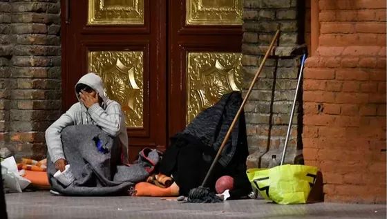 LOS QUE MENOS TIENEN. Según el informe Di Tella, la tasa de indigencia cayó 7,1 puntos porcentuales, pasando de 15,8 a 8,7 por ciento