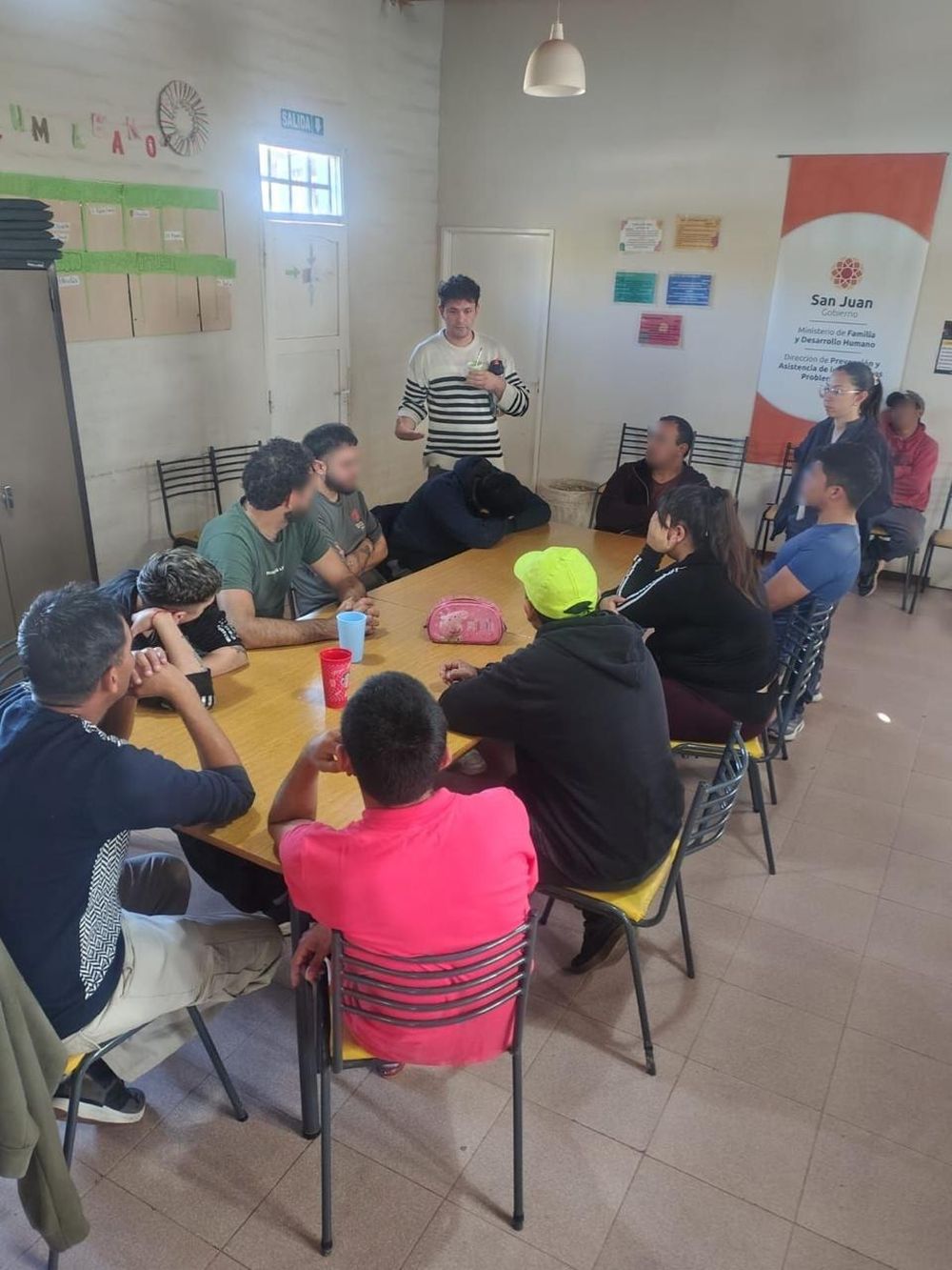 Familia desarrolla las terapias de grupo para complementar el tratamiento de recuperación de las adicciones.