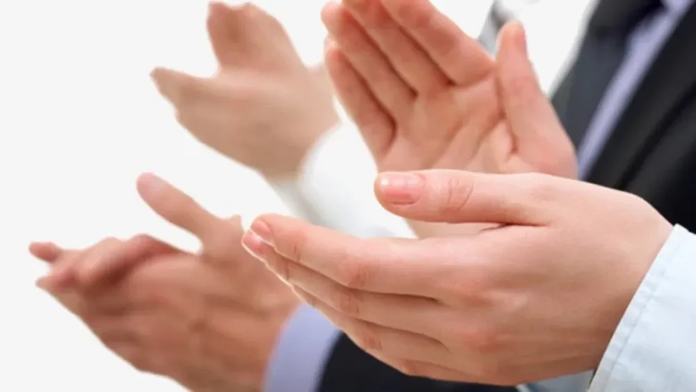 Dos activistas fueron encarcelados por aplaudir en un juicio en Hong Kong