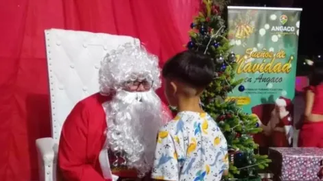 Diario de Cuyo | El fin de semana pasado, las familias disfrutaron de la presencia de Papá Noel en el Paseo Olmos, en Angaco.