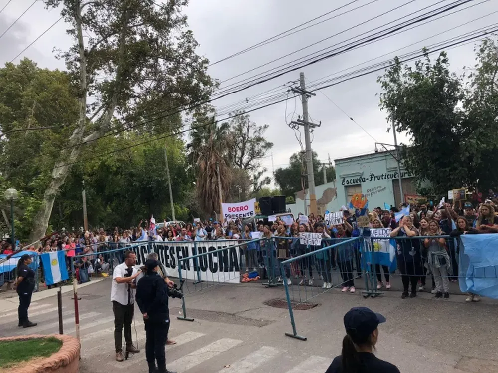 Otro día de reclamo en las calles de docentes autoconvocados