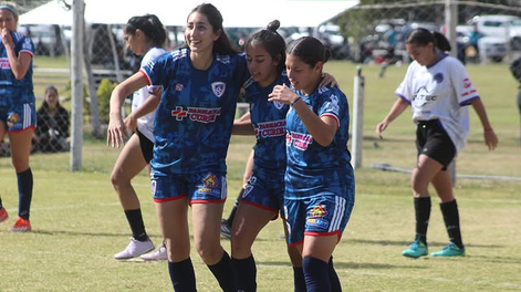 Calise ganó y trepó a la punta.