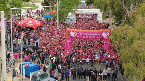 Más de 4 mil personas corrieron este sábado en una nueva edición de la Maratón por el cáncer de mama. Fotos: Daniel Arias.