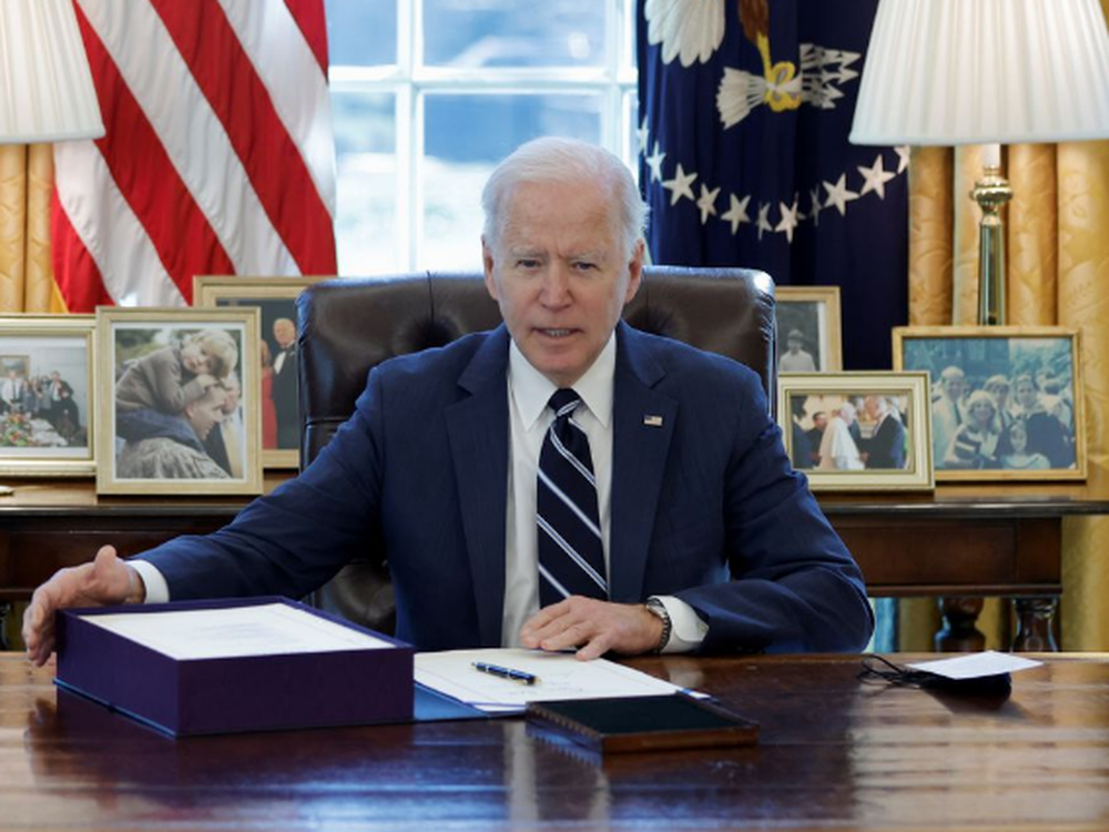 Biden pidió a los estados que habiliten la vacunación a todos los adultos para mayo