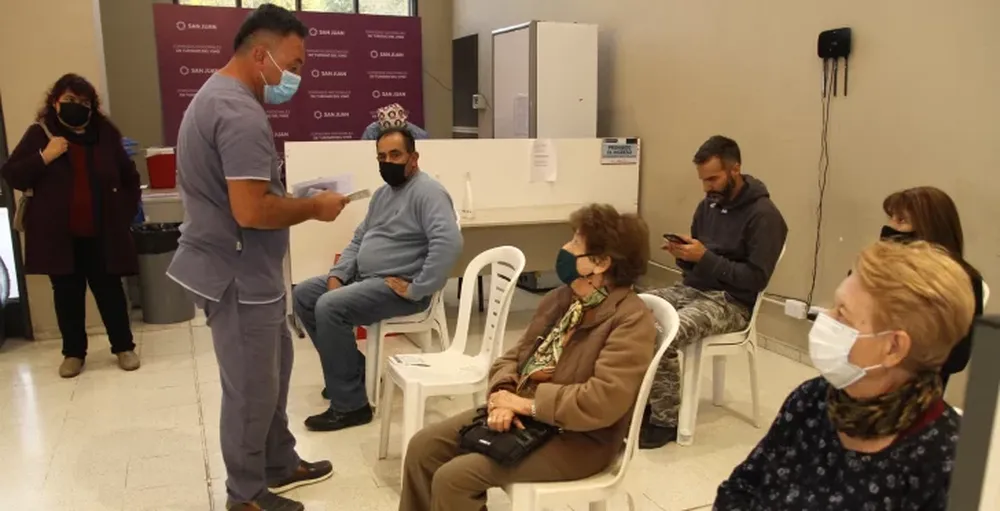 Covid: subirán los casos, dicen que no habrá restricciones y piden prevención