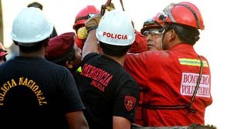 Rescatan con vida a los nueve mineros atrapados en Perú
