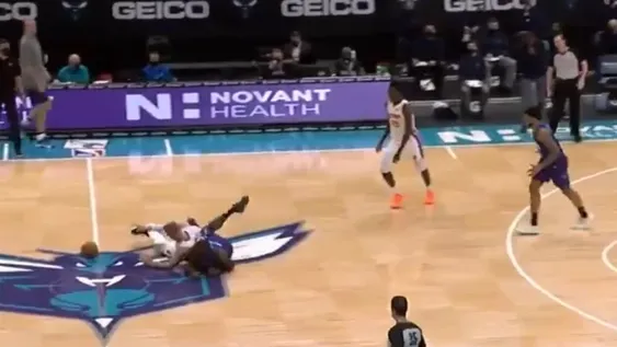 [VIDEO] La serie de equivocaciones seguidas en un partido de NBA que se volvió viral