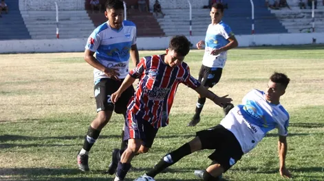Peñarol goleó a Del Bono y se puso como escolta de los tres punteros