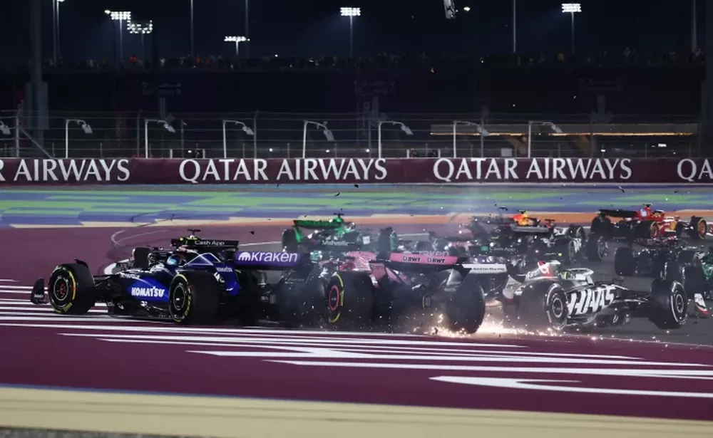 EL ALPINE DEL ARGENTINO se prendió fuego por una fuga de combustible en la primera sesión de prácticas libres, realizada ayer en Montmelo.