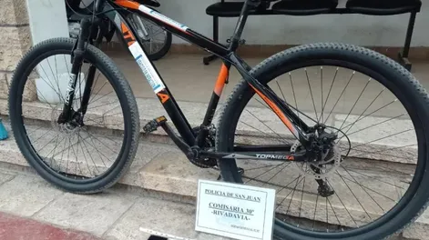 Le robaron la bici, contactó al ladrón mediante Facebook y lo citó: el vendedor terminó detenido