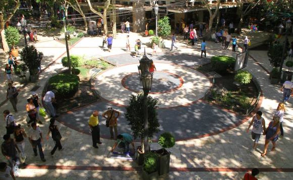 Peatonal: cumple 20 años y le harán varios cambios