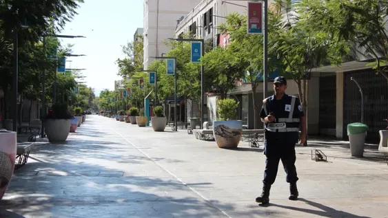 La Peatonal seguirá totalmente cerrada y custodiada
