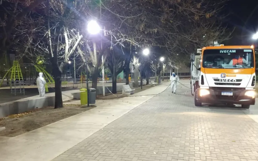 Tres pacientes con coronavirus escaparon de una clínica para comer pizza en una plaza