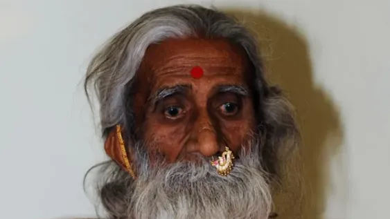 Murió Prahlad Jani, un yogui indio que llevaba 80 años sin comer ni beber