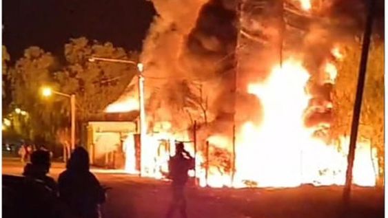 Ardió una fábrica de bolsones