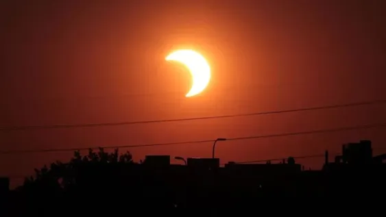 Esta tarde se producirá el eclipse parcial de Sol: dónde y cómo observarlo