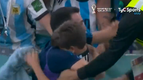El emotivo abrazo de Scaloni con su hijo
