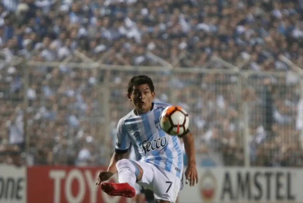 Atlético Tucumán le dio vuelta el partido a Central y se prendió en la punta