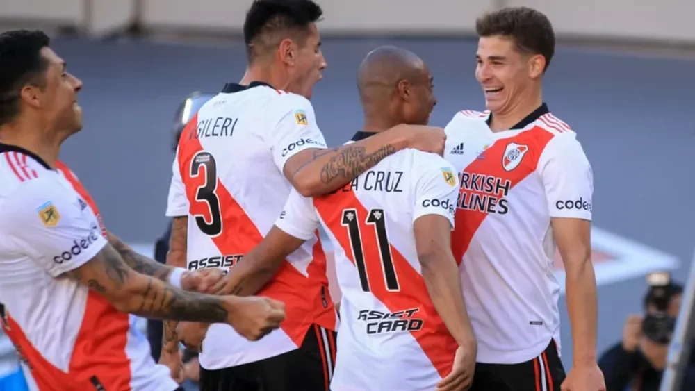 River doblegó a Boca todo el partido y se subió a la cima