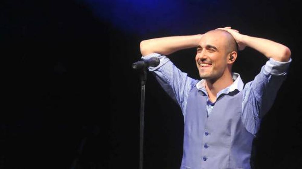 El éxito camina junto a él