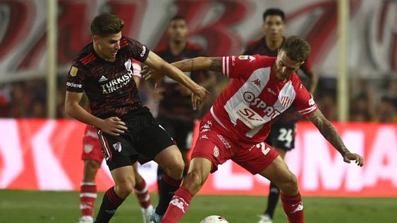 El campeón River cayó en el debut frente a Unión