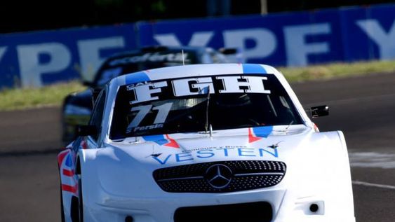 Los Persia largan desde atrás