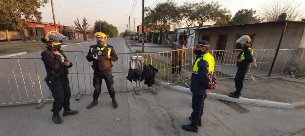 Tucumán: aislaron a 280 personas de un barrio por un brote de coronavirus