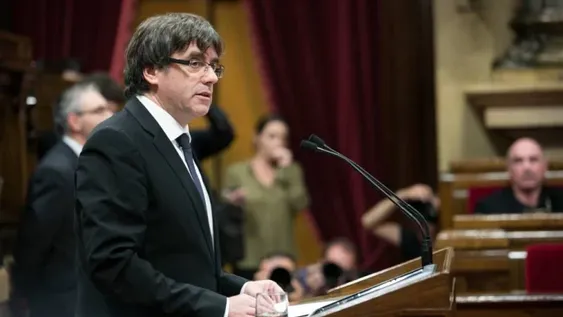 Declaran la independencia catalana, pero deciden dejarla en suspenso