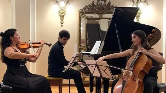 Festejo, brindis y arte