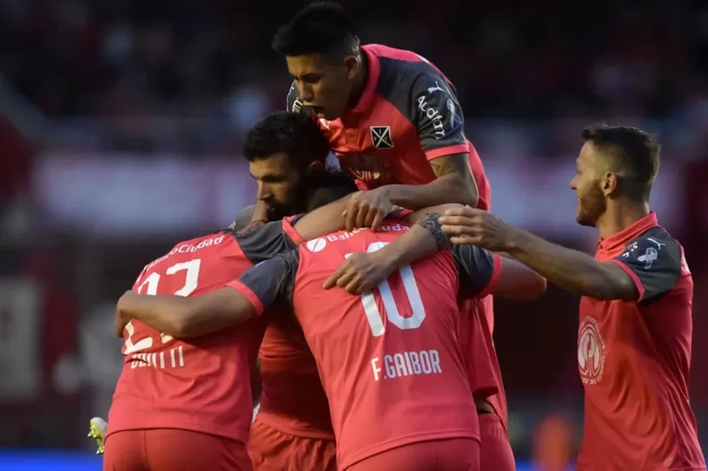 Independiente obtuvo un necesario triunfo ante Huracán