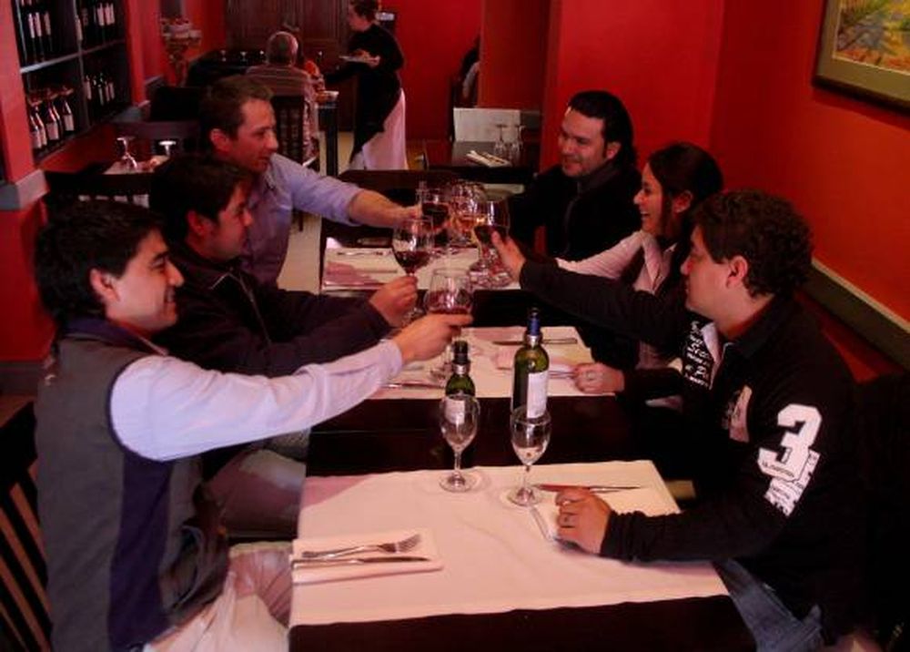 Amigos: para comer hay 70 por ciento de reservas
