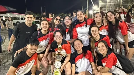 Las chicas de ACA Santísima Trinidad se conviertieron en campeonas del primer torneo de fútbol femenino organizado por ACA San Juan.