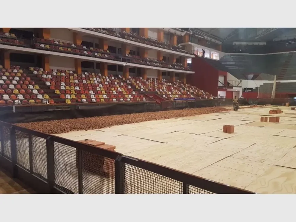 Davis: completaron la mitad del relleno de la superficie y probaron la nueva iluminación